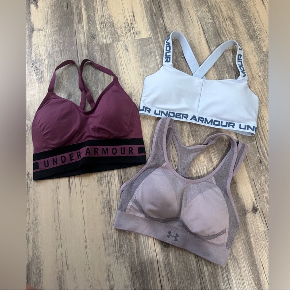 In excellent condition! Size small Under Armour Sports Bras